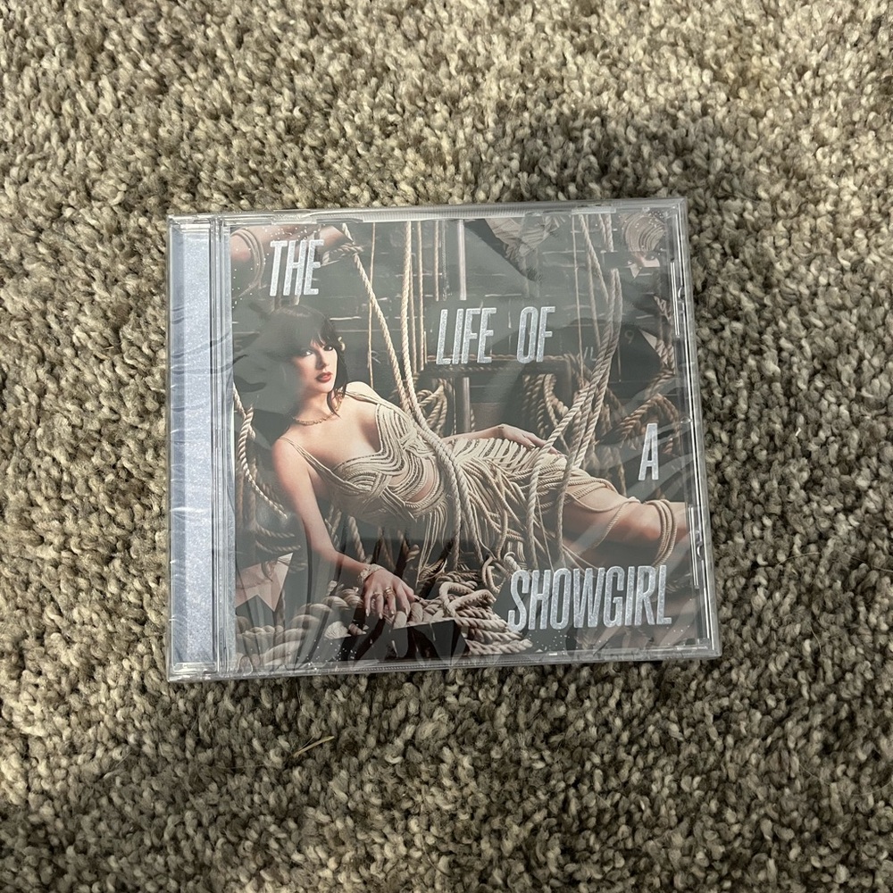 The life of a showgirl so glamorous cabaret version taylor swift